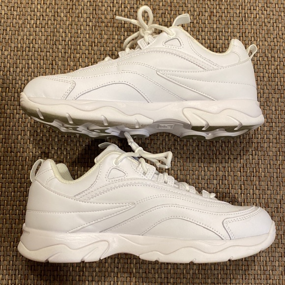 Fila 9.5 White Tennis Shoes - Picture 8 of 10